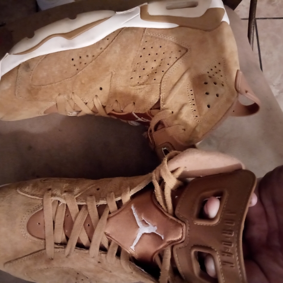 Jordans tan suede men size 12 - Picture 4 of 4